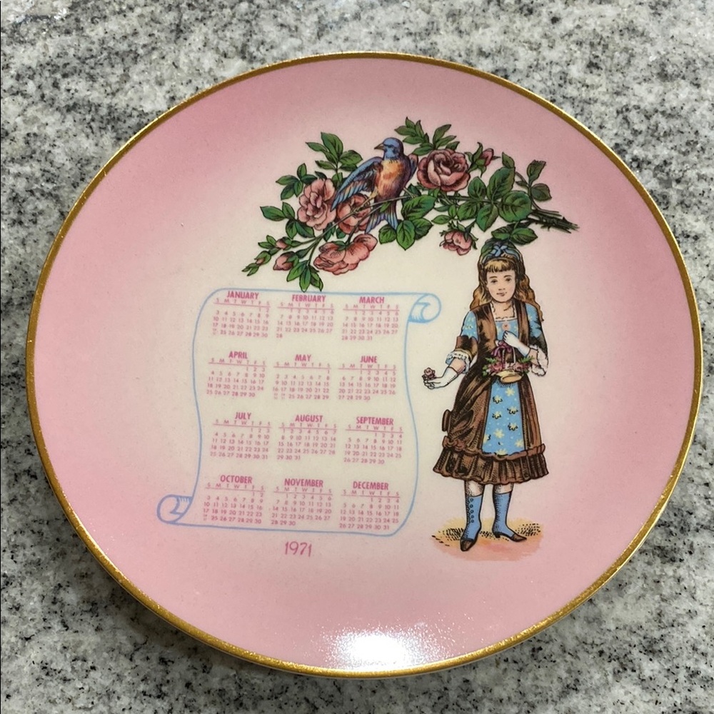 Rare Vintage Pink Viletta Arts Calendar Plate - 1971 Collector's Accent!